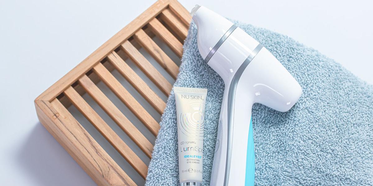 nuskin's tweet image. Designed with a silicone tip, the LumiSpa Accent attachment is soft and gentle enough to treat the delicate skin around your eyes. When paired with IdealEyes formula, you are on a fast track to smooth, radiant skin.

#ageLOC #LumiSpa #LumiSpaAccent #IdealEyes #NuSkin