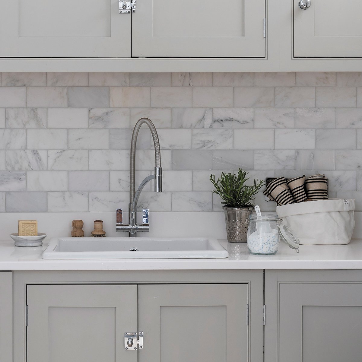 devalcambs's tweet image. The Long Island collection is a very affordable, classic white marble with grey veins. This honed finish is available in a selection of formats, so you can create a different design for a stunning interior floor or wall - sealing required. 
Get in touch for more information ✒️