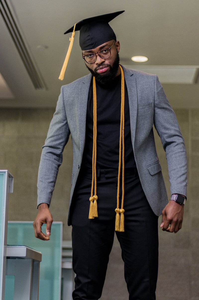 jaywellson_jay's tweet photo. How do tall people graduate?

They graduate top of their class.😅

#Alcorn #Alcorn21 #summacumlaude #graduation #Classof2021 ✊🏿 https://t.co/ooYWdmKo3j