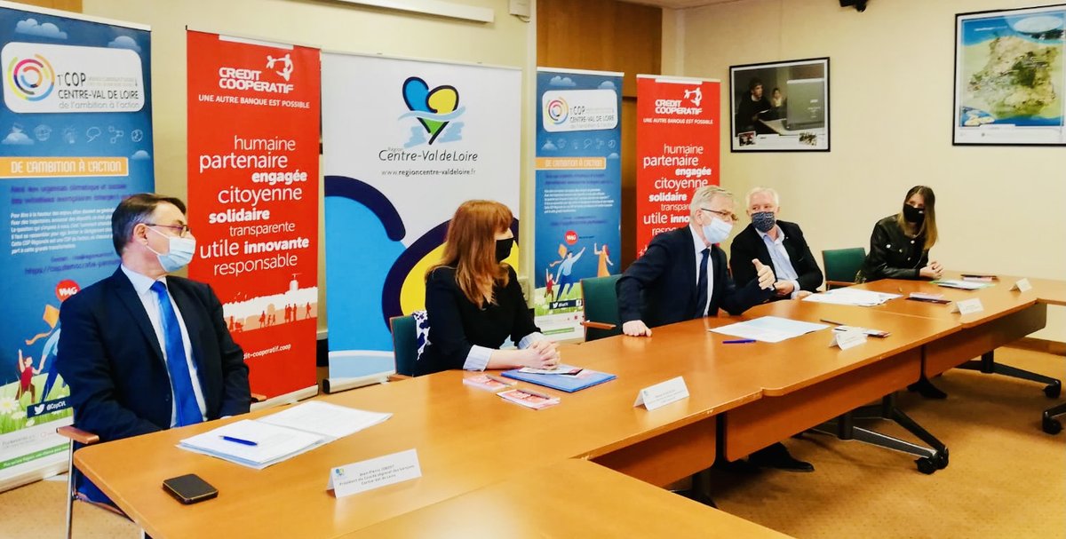 RCValdeLoire's tweet photo. #COP 🌍
🏦 La @RCValdeLoire et le @credit_coop_ lancent le livret d'#épargne "Coopération pour ma région" en faveur de la transition écologique et sociale du territoire 📍

📕 Ce livret incarne l'engagement de la Région et le travail de la @CopCVL 💛

🔗 https://t.co/V2U3GFNsSv https://t.co/E3lbfP0MiJ