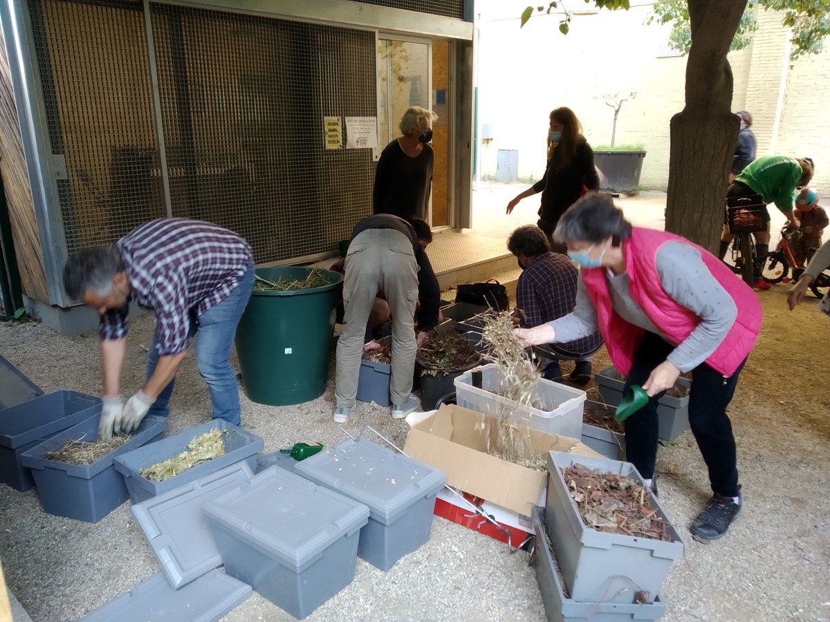 Eiiiiii, comunitat de <a href="/TarpunaCoop/">TarpunaCoop</a> , ens ajudeu a fer difusió de la sessió de portes obertes del nostre projecte #RevoltaEixample que farem aquest proper divendres 14 de maig a les 18 h.? De la mà també de <a href="/germanetes/">Germanetes Jardins d'Emma</a> 

Info i inscripcions 👇

tarpunacoop.org/blog/vine-a-ve…