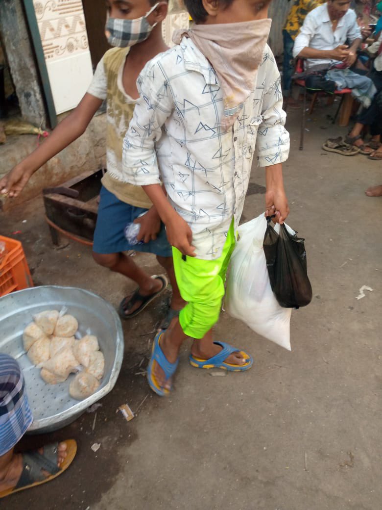 Bilal Khan (@find_bilal) on Twitter photo Pics of community run kitchen.Not 1 or 2 packets, we provide enough packets so that entire family can be fed. This is for #migrantworkers n #dailywageworker families who lost job due to ongoing #LockdownMaharashtra. Happy to be part of this community led initiative. <a href="/HHCTSM/">Helping Hands Charitable Trust</a> Pics of community run kitchen.Not 1 or 2 packets, we provide enough packets so that entire family can be fed. This is for #migrantworkers n #dailywageworker families who lost job due to ongoing #LockdownMaharashtra. Happy to be part of this community led initiative. <a href="/HHCTSM/">Helping Hands Charitable Trust</a>