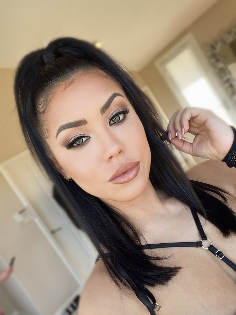 Why would anyone be glum on a Monday?? It's the beginning of a whole new week to open up your beautiful eyes and wreck some marriages 🔥💦

🥴

#Homewrecker #FuckYourBitchWife #Findom