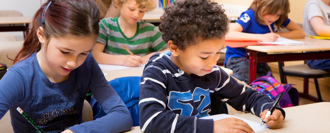CCEnl's tweet photo. “Te veel kinderen krijgen een diagnose en groeien op met het idee dat ze afwijken”, aldus Bert Wienen n.a.v. zijn proefschrift. CCE-coördinator Karin Janssen sprak met hem over het belang van de context in de ontwikkeling van het kind https://t.co/9pRkgt7F7x #Onderwijs #Jeugdhulp https://t.co/XmYPjWxiGA