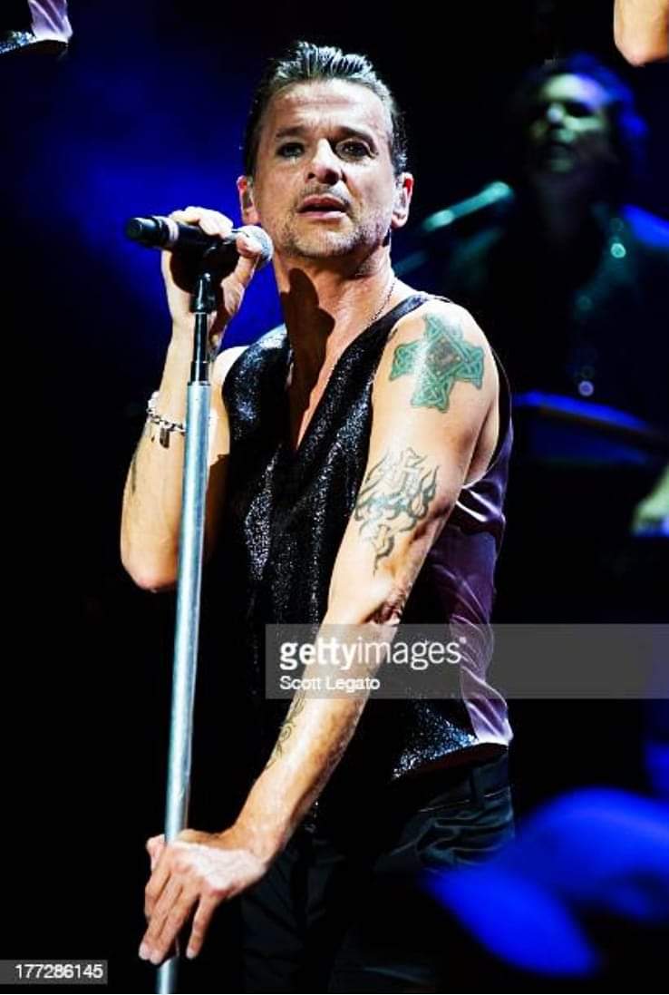 Happy birthday Mr Dave Gahan!!       