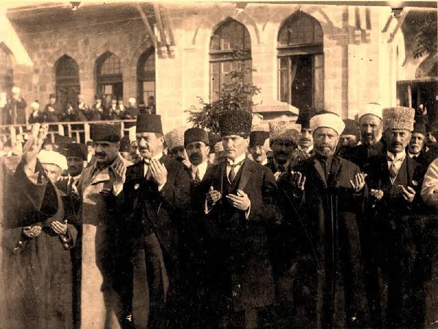 1866 yılında Amasya’da doğan Müftü Hacı Hafız Tevfik Efendi’nin Milli Mücadele yıllarında birçok çabası bulunmaktadır. 

Gazi Mustafa Kemal Atatürk’ü Amasya’da karşılayan heyetin başında iken söylediği “Paşam bütün Amasya emrinizdedir” sözüyle bilinmektedir.

<a href="/KurtogluKagan/">Ramazan Kurtoğlu</a>