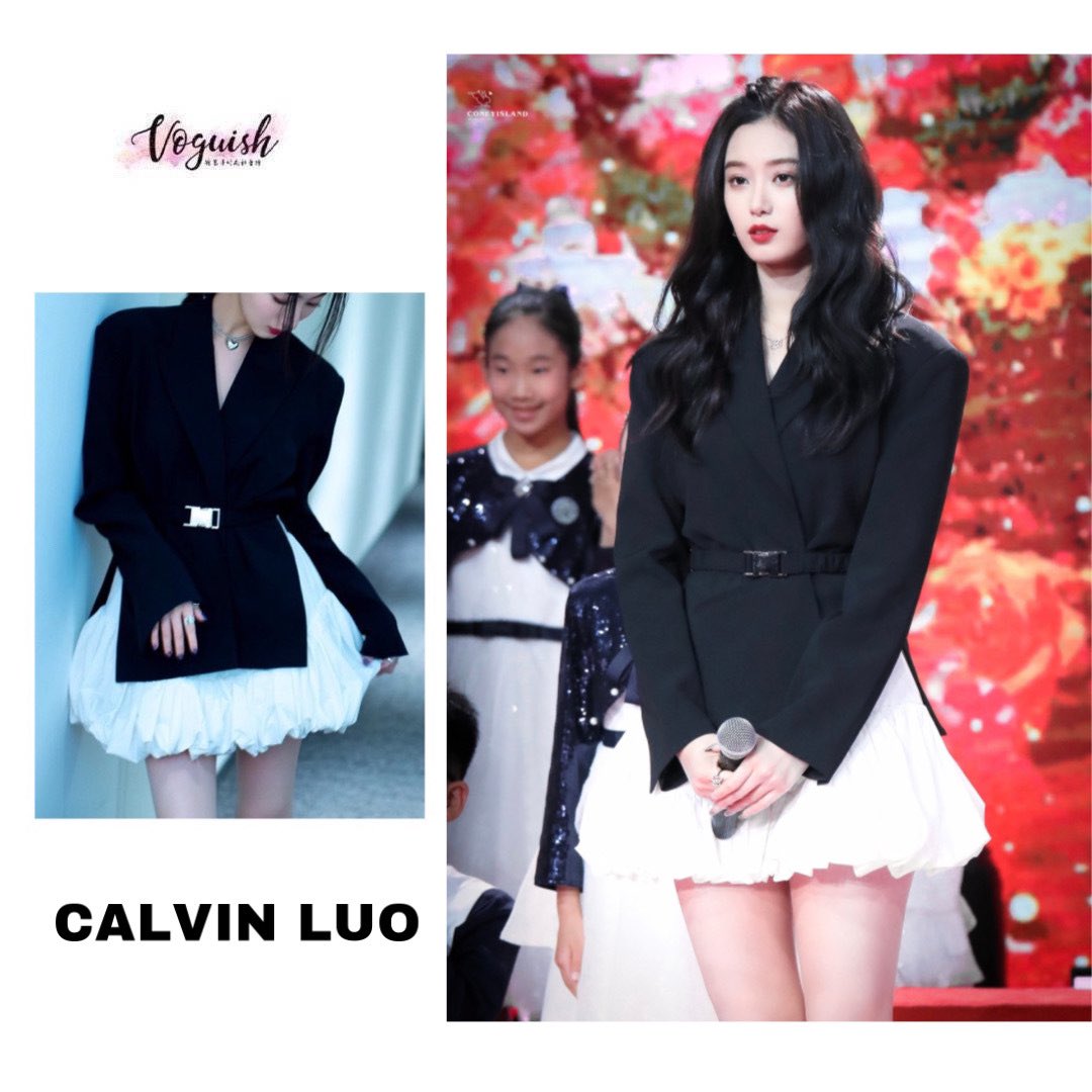 VoguishY's tweet photo. Dress｜CALVIN LUO ｜@ CALVIN-LUO 
Ring｜Qeelin｜@ Qeelin

Cr：@ConeyIsland912 

 #xuyiyang #徐藝洋 #YIYANG  #fashion #Chuang2020 #yiyang #xyy #이양  #徐艺洋 #艺洋 #Gravity #Pierrot #superpower https://t.co/uhJ5UGsM9d