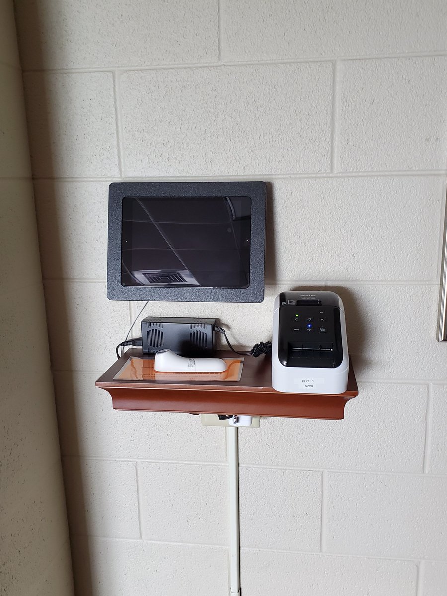 VidaBox's tweet image. Our enclosures can withstand any disinfectants - making them perfect for Covid check in stations like this one! #VidaBox #VesaMount #VesaEnclosures #Tabletcase #Tabletmounts #iPadmount #iPadenclosure #securecase   #checkinstation  #wallmount #deskmount #registrationstation