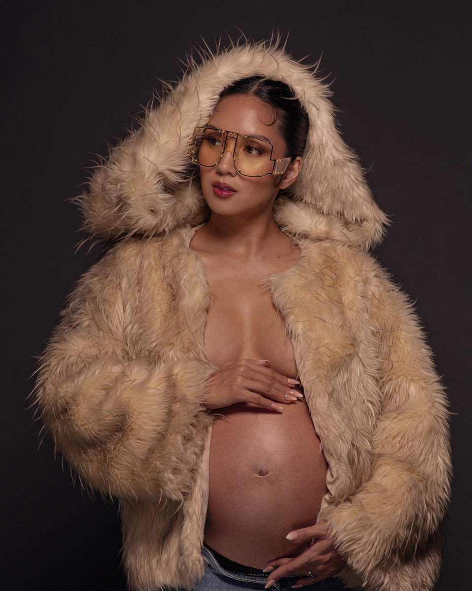 Mom-to-be.🦁