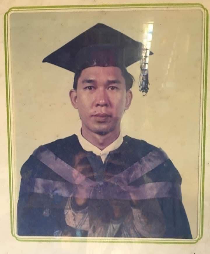 Haruonchill's tweet photo. A veterinarian Dr. Sai Kwan Sine was ABDUCTED for interrogation by Junta Terrorists in Takwin village, #Hopin, Kachin State on May8. He was TORTURED &amp; SHOT DEAD in detention and his body was dumped on the road. Residents cremated him on May9.
#WhatsHappeningInMyanmar 
#May10Coup https://t.co/5GmgsK7hlo