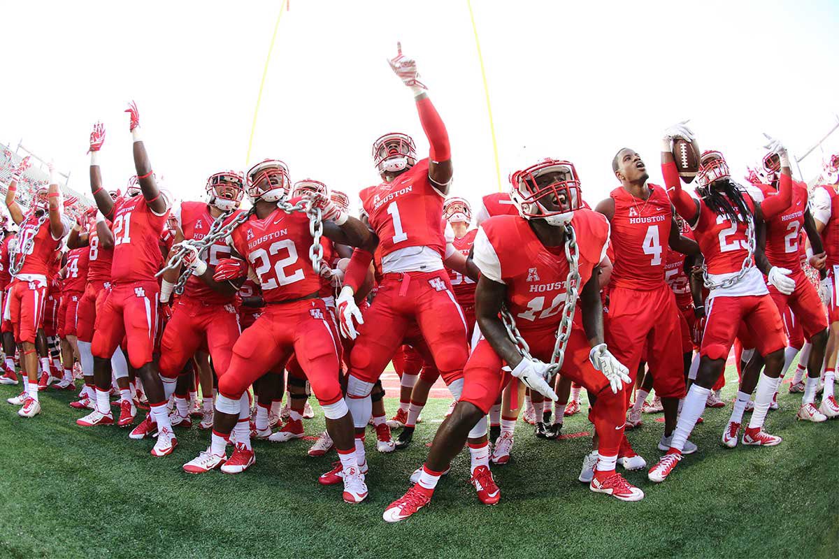 Extremely blessed and honored to have received my first offer from the University of Houston🤘🏽❤️thank you to everyone who helped me get here #htown @Doug_Belk @UHCougarFB @UHouston @SCSharkFootball @Jalil_Johnson21 @BallerTribe @bmecamps @MikeWestHTX @theBeast_squad @247Sports