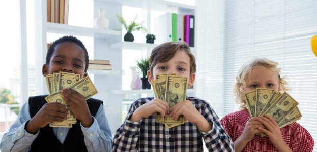 PrivCo's tweet image. We take a look at the startups disrupting the piggy bank &amp;amp; teaching children major money skills #dailystack - mailchi.mp/privco/fintech…