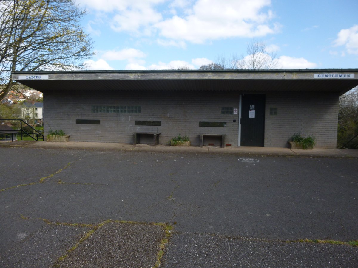 We want to hear YOUR views on the improvement of toilet facilities at Newcombes Meadow. Complete the online form forms.gle/iSjNvcvRSvPuCp… or paper copies of the questionnaire are available from the Town Council Offices, 8A North Street. Consultation closes on Friday 28 May