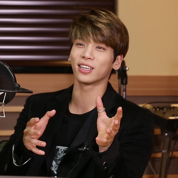 hourlyjonghyun's tweet photo. #Jonghyun #종현 @SHINee https://t.co/KwNCIVMnCw