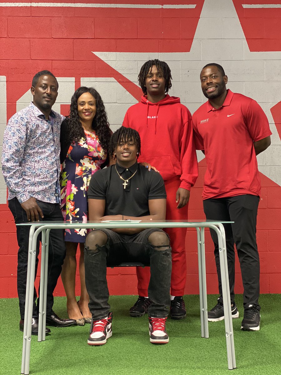 BedadaEbenezer's tweet photo. Committed to @CAIKnightsFB !! Thank you to @CoachJesse18 for this opportunity!! Thank you to coach @alex_ogbon for pushing me to my limits and maximizing my potential. Cant wait for this journey to begin! Go Knights!!⚔️ https://t.co/hegkYePIJv