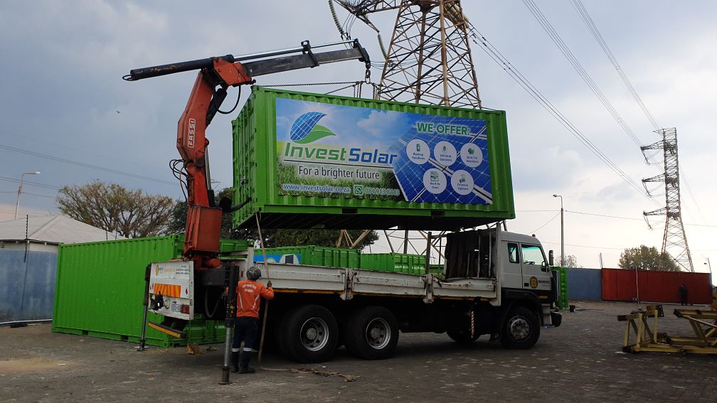 Ntombee_1's tweet photo. Thank you so much to the team that worked tirelessly to make this possible. Our Solar Powered Computer Container landed safely in Qwaqwa. We'll done to the team #investsolar #mshiswarenewableenergy https://t.co/CGHtDpdDOg