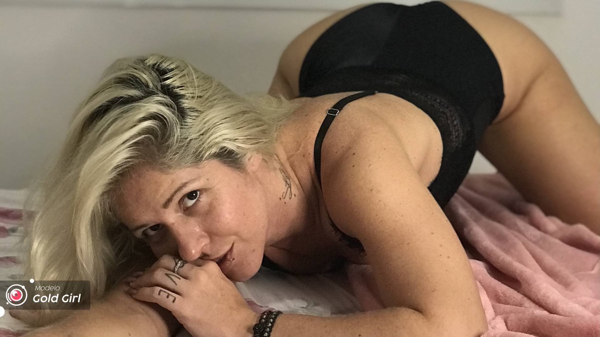 cameraprive's tweet photo. Você consegue sentir a energia da @goldgirl24k? Ela é alto astral, capaz de contagiar sua sala. Sem contar com a sua formosura e autenticidade. https://t.co/VAx0bEYsQ6 https://t.co/b7RND4Z75f