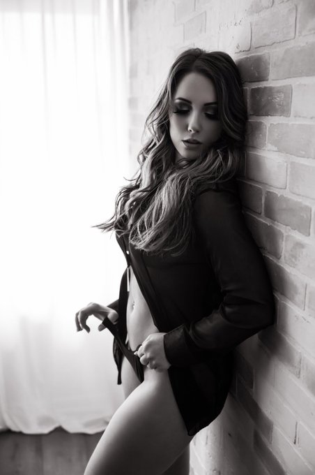 Can you keep a secret? 😏🖤 https://t.co/lad6kpmgC9<a href="/tag/nationalvoterregistrationday"class="tags"><span>#nationalvoterregistrationday</span></a>