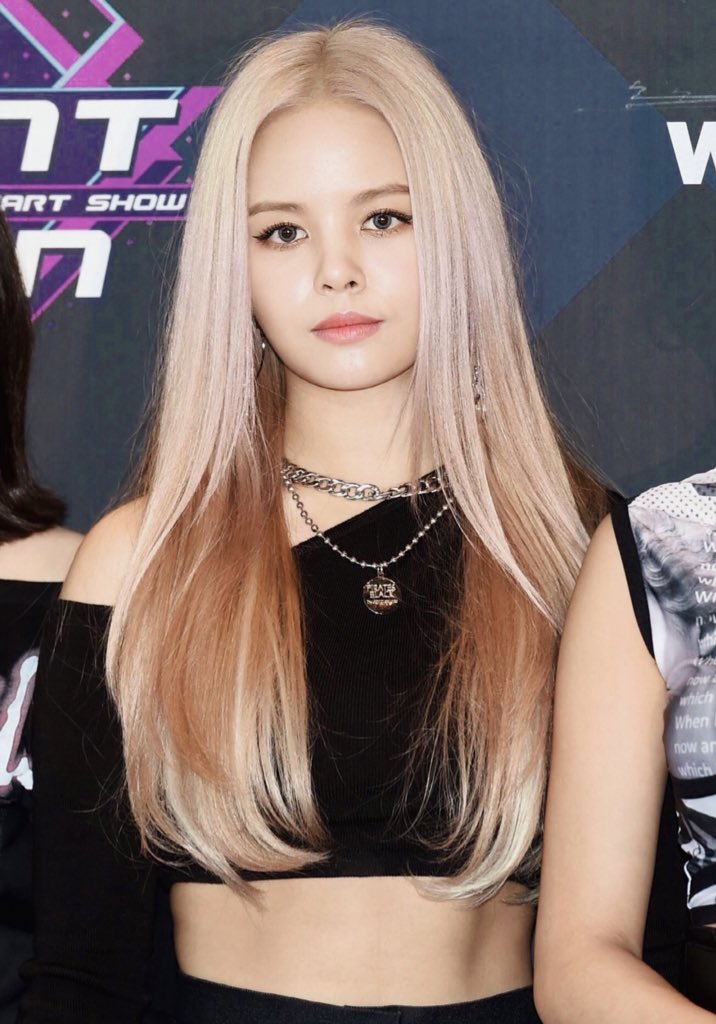 EGIRLSORN's tweet image. Nobody was ready for this serve

#손 #씨엘씨