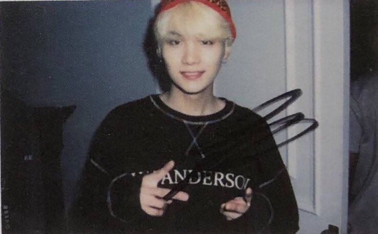 Promise301218's tweet photo. ✌️✌️

I’m voting for @BTS_twt for #BBMAsTopSocial https://t.co/8uqfYeHnT6