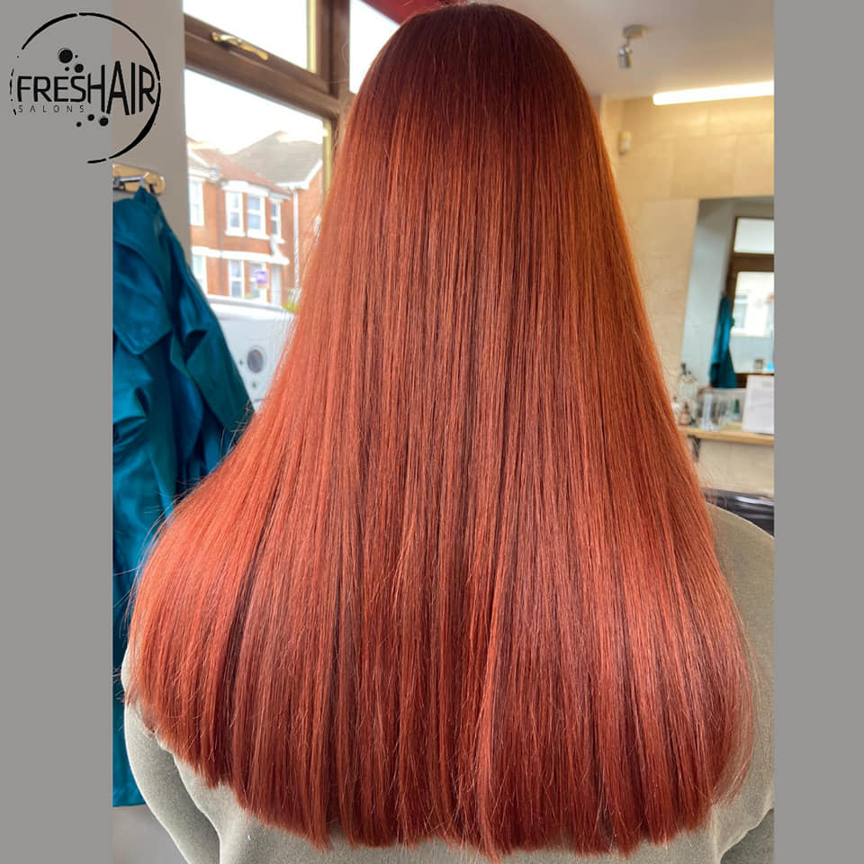 FreshairSalon's tweet photo. After and before😍
Check out this stunning fiery auburn with a touch of red 🧡🔥. Created by Nikki earlier this week using EveryGreen colour and Water Wax! 🌿🌱
#environment #ecofriendly #hair #redhair #redhaircolor #southamptonsalon #redhairedgirl https://t.co/fRQLPbU06K