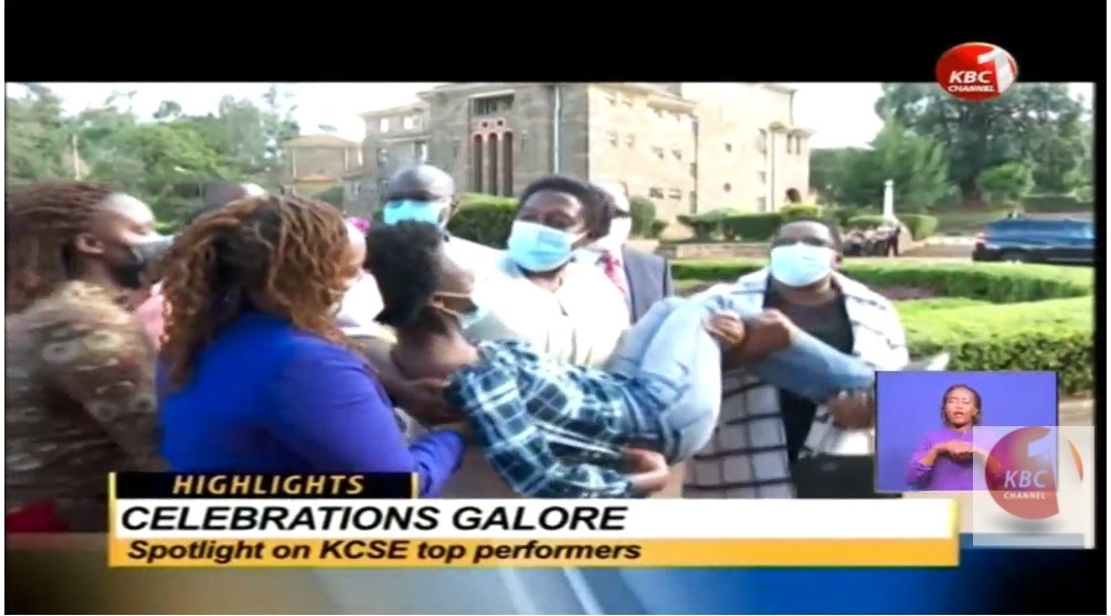 KBCChannel1's tweet image. Top performers in the 2020 Kenya Certificate of Secondary Education examination celebrate achievements. #KBCNewsHour ^CM @BenTroyNjue