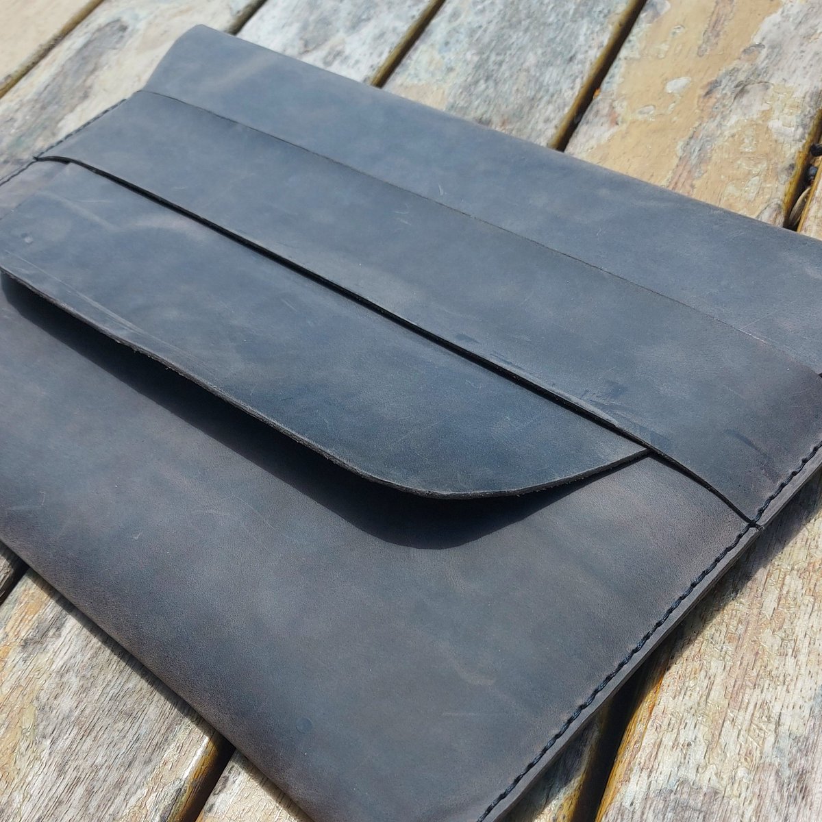LeatherLivane's tweet photo. Barh Deri Macbook Kılıfı (V1 - V2)

Camel / Antrasit Siyah/ Taba

Sipariş ve fiyat bilgisi için DM üzerinden iletişime geçebilir, diğer ürünlerimize göz atmak için internet sitemizi ziyaret edebilirsiniz.

⬇️ https://t.co/jkzkMLxQap