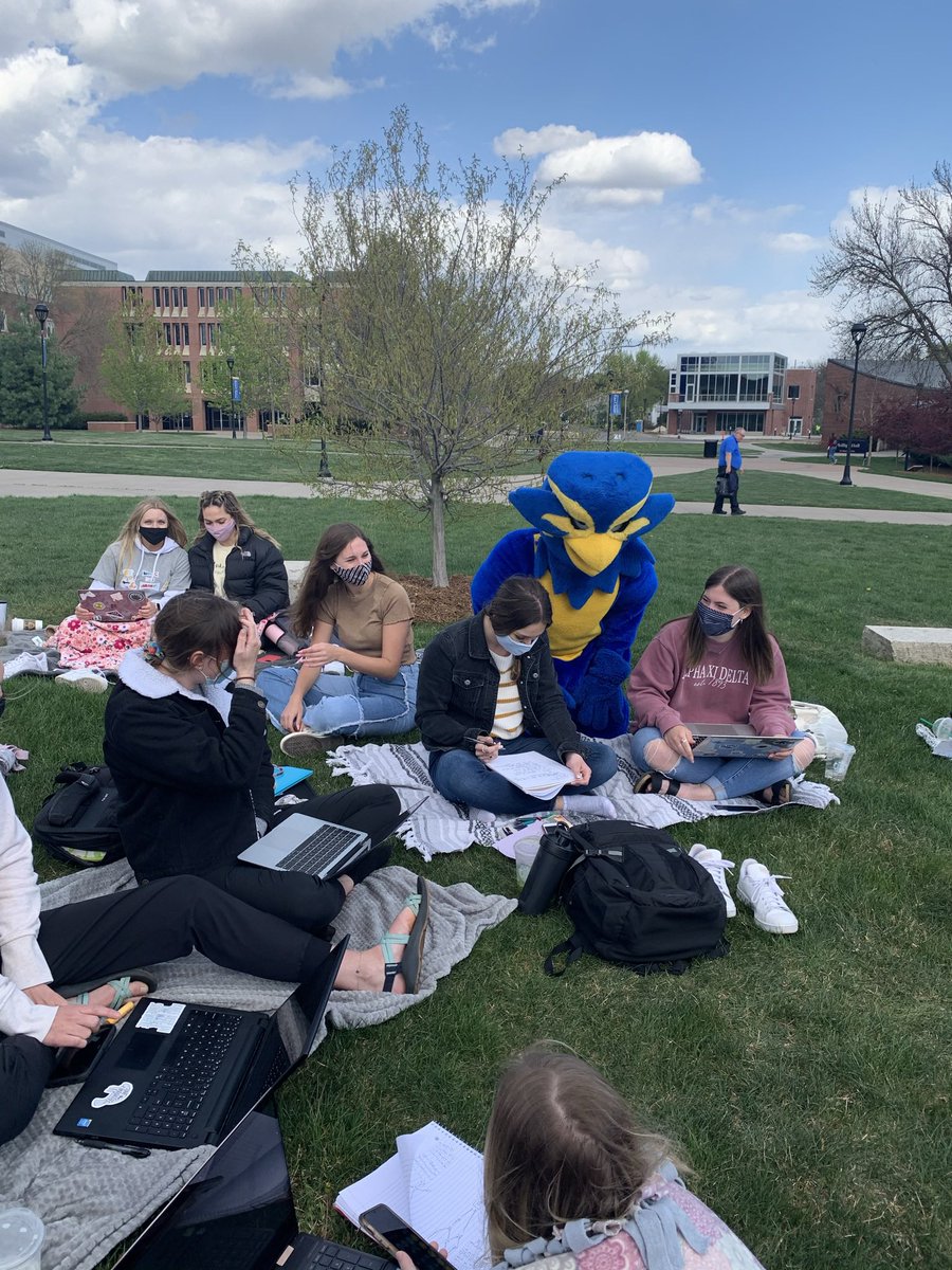 BluTheBlugold's tweet photo. Did you know that Blugolds fly and study together? Keep up the good work and ace those finals! https://t.co/GQYGbeTTsP
