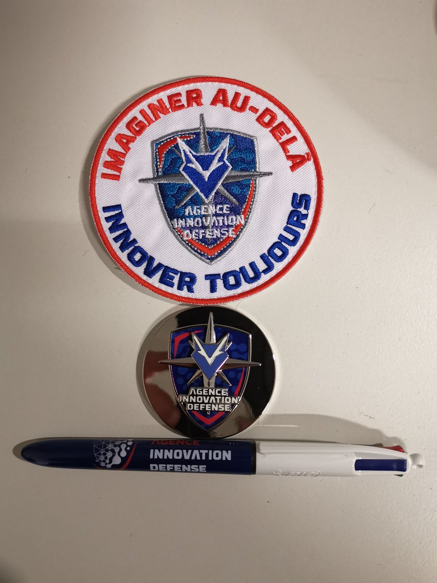 b_dsn's tweet photo. Passage à #Creil sur la #BA110 pour la présentation de l'#IA.
Petites prises de guerre...
Je kiffe le #Bic 4 couleurs, tour un symbole !
@echiva 😉 https://t.co/JPjQSHtHLS