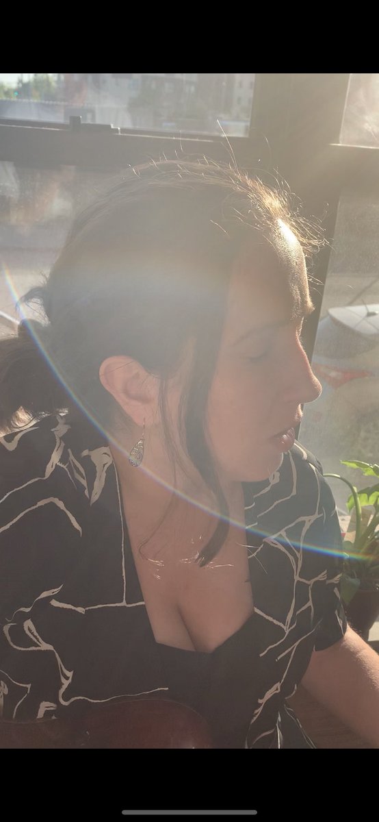 gracesepiphanyz's tweet photo. Plants + @YamahaMusicUSA guitars = my happy place ☀️ #guitar #singersongwriter #musician #ambassador https://t.co/R5YiAzcYyK