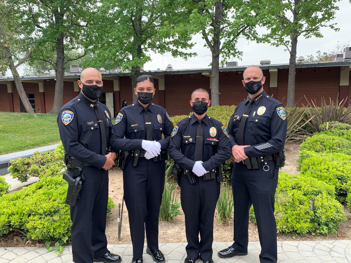 elsegundopd's tweet image. Congratulations to Officer Joseline Heredia and Officer Austin DeBlasi who graduated from LASD Academy Class #455 this past Friday. Welcome to the ESPD family!
#ESPD #LASD #Class455 #GundoStrong