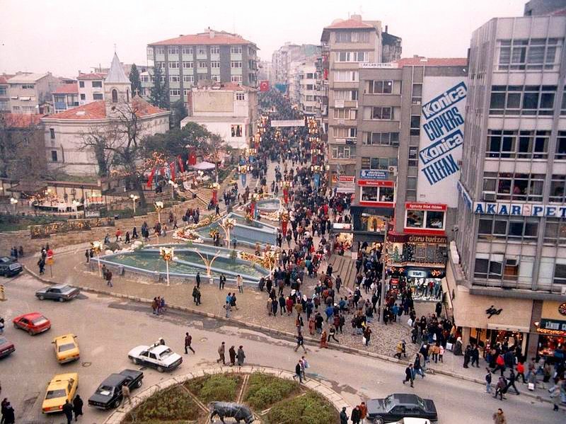 😷Koronavirüsün olmadığı yıllar...

Altıyol, Kadıköy. (1990'lar)