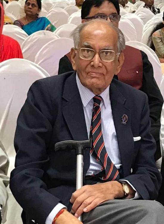 Indeed  @NwcSam the passing of Cmde HML Saxena renders India's Naval & Maritime community poorer. This coming soon after the demise of 2 other veterans RAdm Arun Auditto, (Hero of Goa liberation & pioneer submariner) & VAdm SW Lakhkar. Bhai Sahab's rich catalogue of achievements  https://twitter.com/NwcSam/status/1391251419286495234