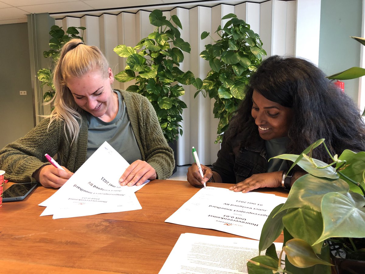 ondernemerstuin's tweet photo. Weer een super enthousiaste huurder begonnen! Lisa en Biyanca van Jongerenproject Snoeihard welkom in ons pand🌿 https://t.co/BQSumkwYUX