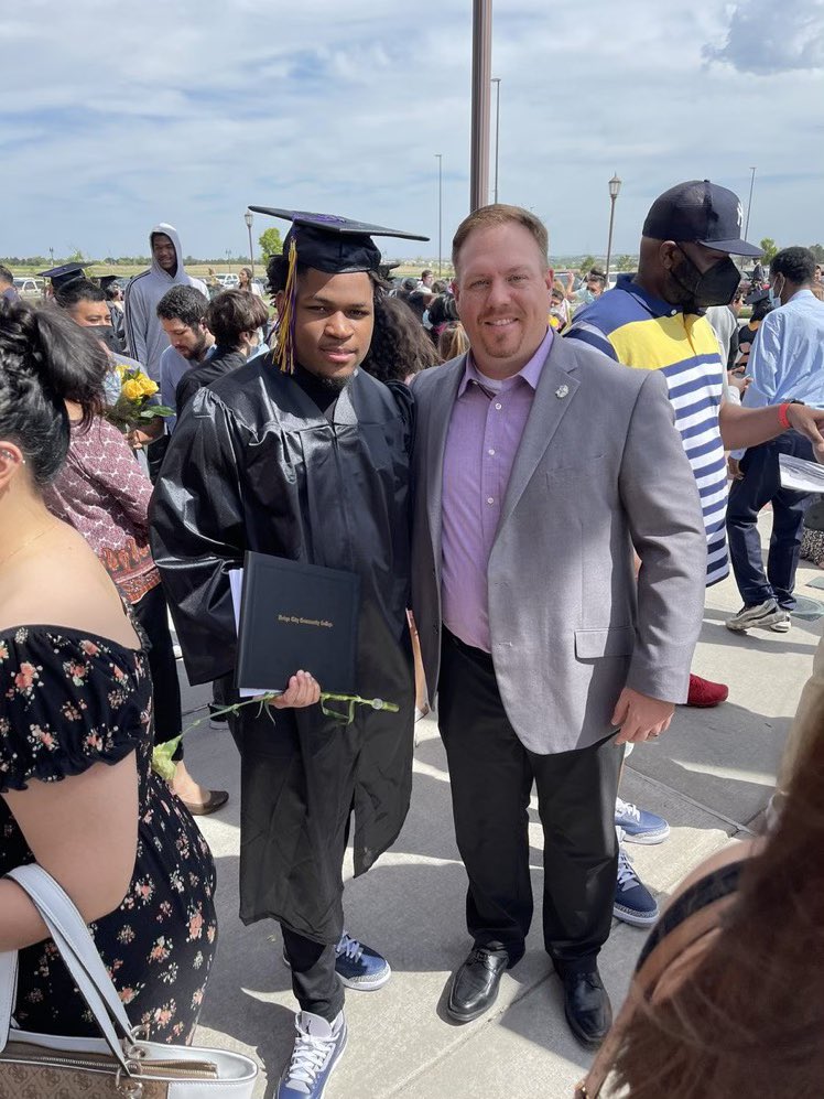 TroupRecruitz's tweet photo. Congrats to former Harris County HS multi-sport standout Cal’von Harris. This weekend he graduated and attained his associates degree from Dodge City(KS)CC. #CountyWay #RecruitTheCounty #GoConqsFB @rcoon959 https://t.co/dIMACyub4E