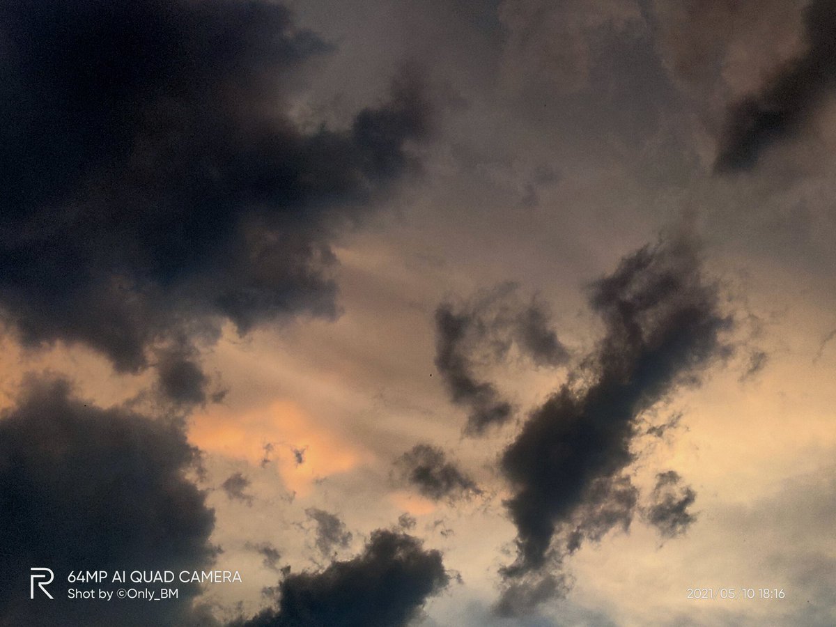 ImBibhuduttaIND's tweet photo. #Sky #AmazingPhoto #Photography
Different Views Of Today's Sky At An Interval Of 60"🥳😂
ଆଜିର ସୂର୍ୟ୍ଯାସ୍ତ ବେଳର ଆକାଶ, ପ୍ରତି ଷାଠିଏ" ବ୍ଯବଧାନରେ😜😇
#SimpleMode #RealMe_XT https://t.co/XLtlhdubmy