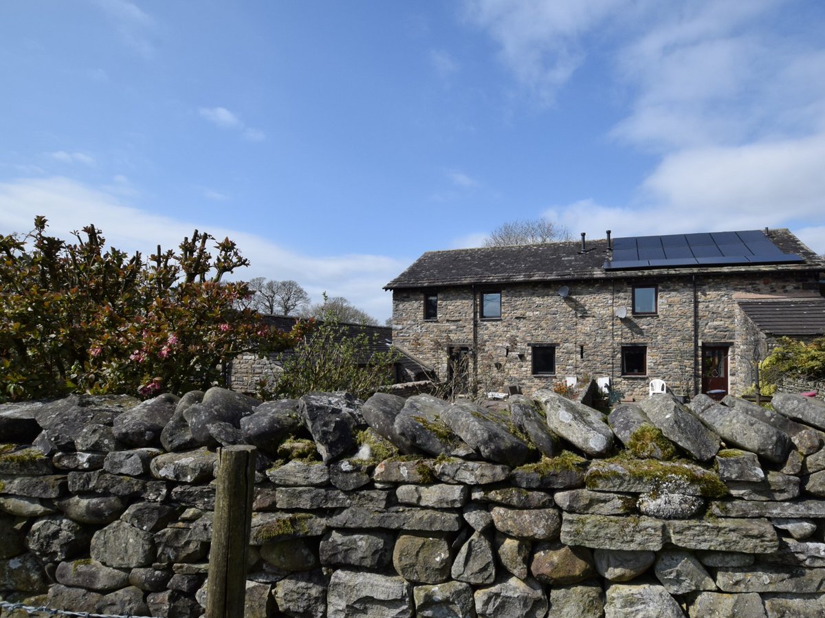 Cumbria holiday cottage - Sedbergh (1mls W) - sleeps 6
horizoncottages.com/cottages/32840
Nestled at the foot of the Howgill Fells, Sedbergh is located in the Yorkshire Dales National Park and close to the eastern fells of the Lake District
#cumbria #sedbergh #holidaycottage #visitcumbria