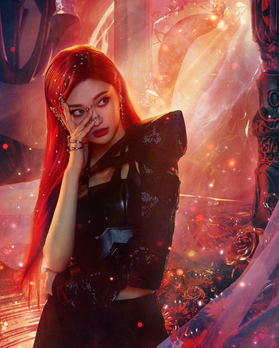 JPGaultier's tweet image. K-Pop singer #NingNing from @aespa_official girlband wearing a #AW19 #GaultierParis shark shoulder top for their new album #NextLevel release.
Styled by #CeceLiu
Photographed by #BryanHuynh
#Aespa #닝닝 #에스파
#HouseOfGaultier