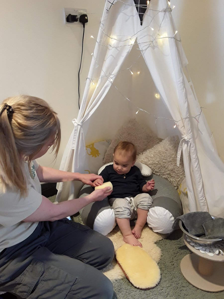 AshbridgeMaxy's tweet image. The baby spa is open! Bluebells and Snowdrops have been having their hands,feet and head massaged whilst listening to relaxing music ! @NDNAtalk #relaxation #sensory #happybabies