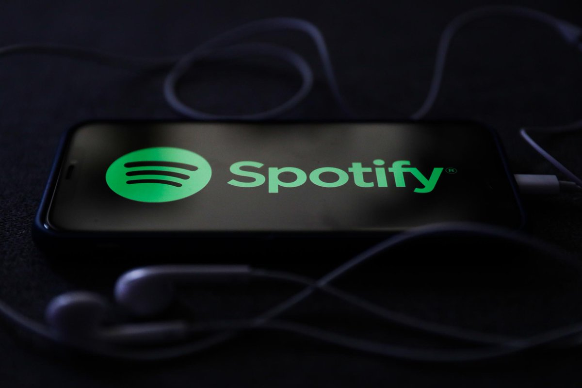 Spotify lets you share a specific timestamp from a podcast