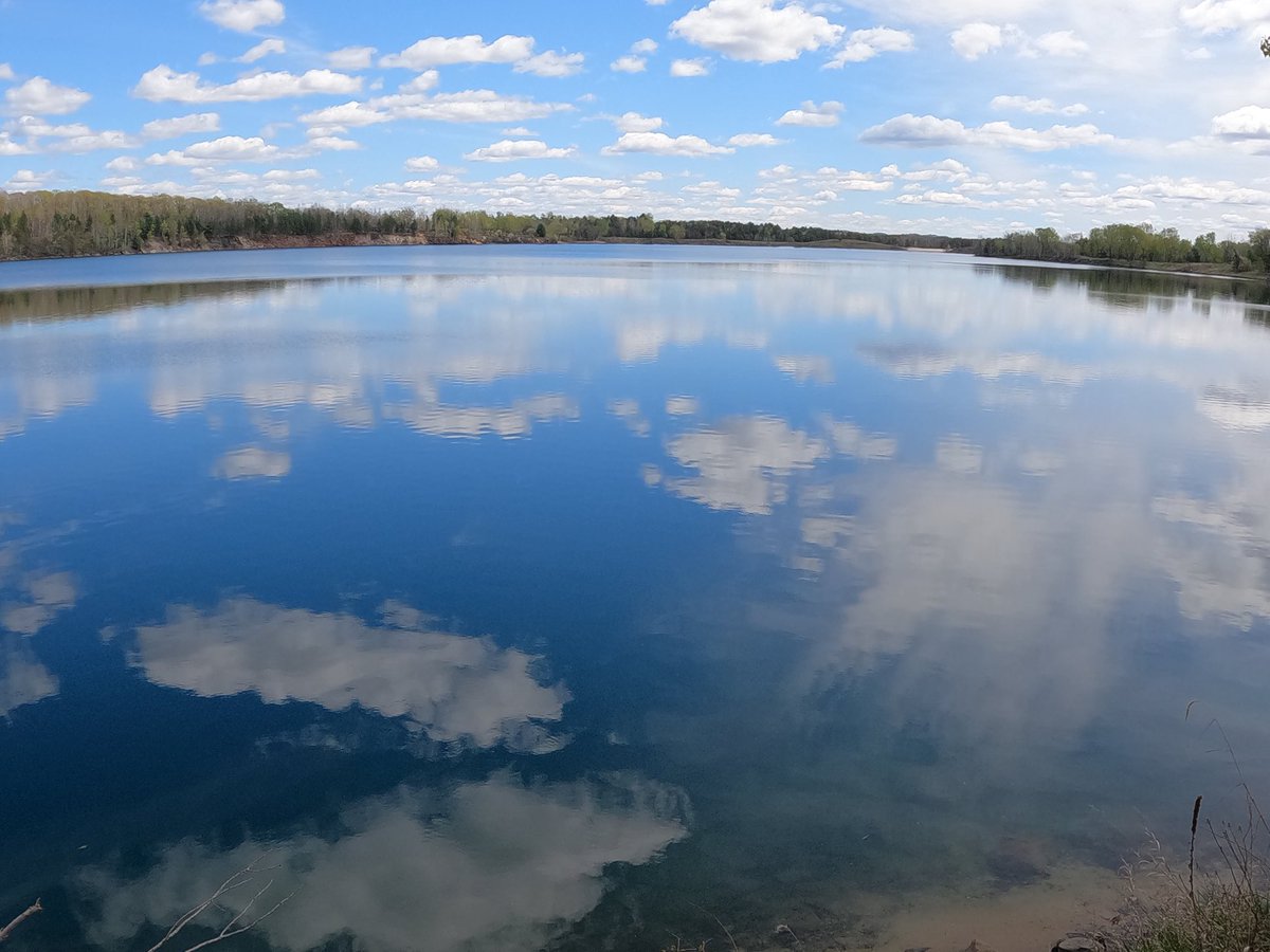 lunasm000ke's tweet photo. such a beautiful lake π― #troutfishing #wisconsinlake #kayaking #Canoeing https://t.co/LxqOIIRPG8