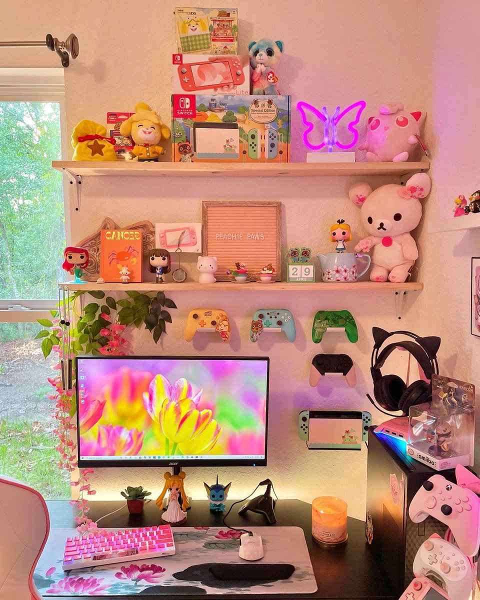 SomicHeadset's tweet photo. It's Monday but Iโm feeling lazy Sunday vibes, what about you? ๐
Credit: IG @daintygamersdiary
#somicheadset #catheadphones #headset #gamingsetup #kawaiisetup #cutestuff #gamingheadset #gamerroomdecor #kawaiiroom #kittyheadset #gaming #kawaiigamer #gamergirl #battlestation https://t.co/xOXWdjFdgd