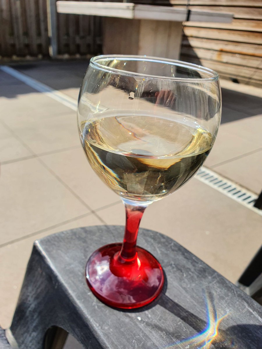 71esther's tweet photo. Laatste dag als #veertiger. Let's celebrate 🥂 https://t.co/HBLt3sM3QO