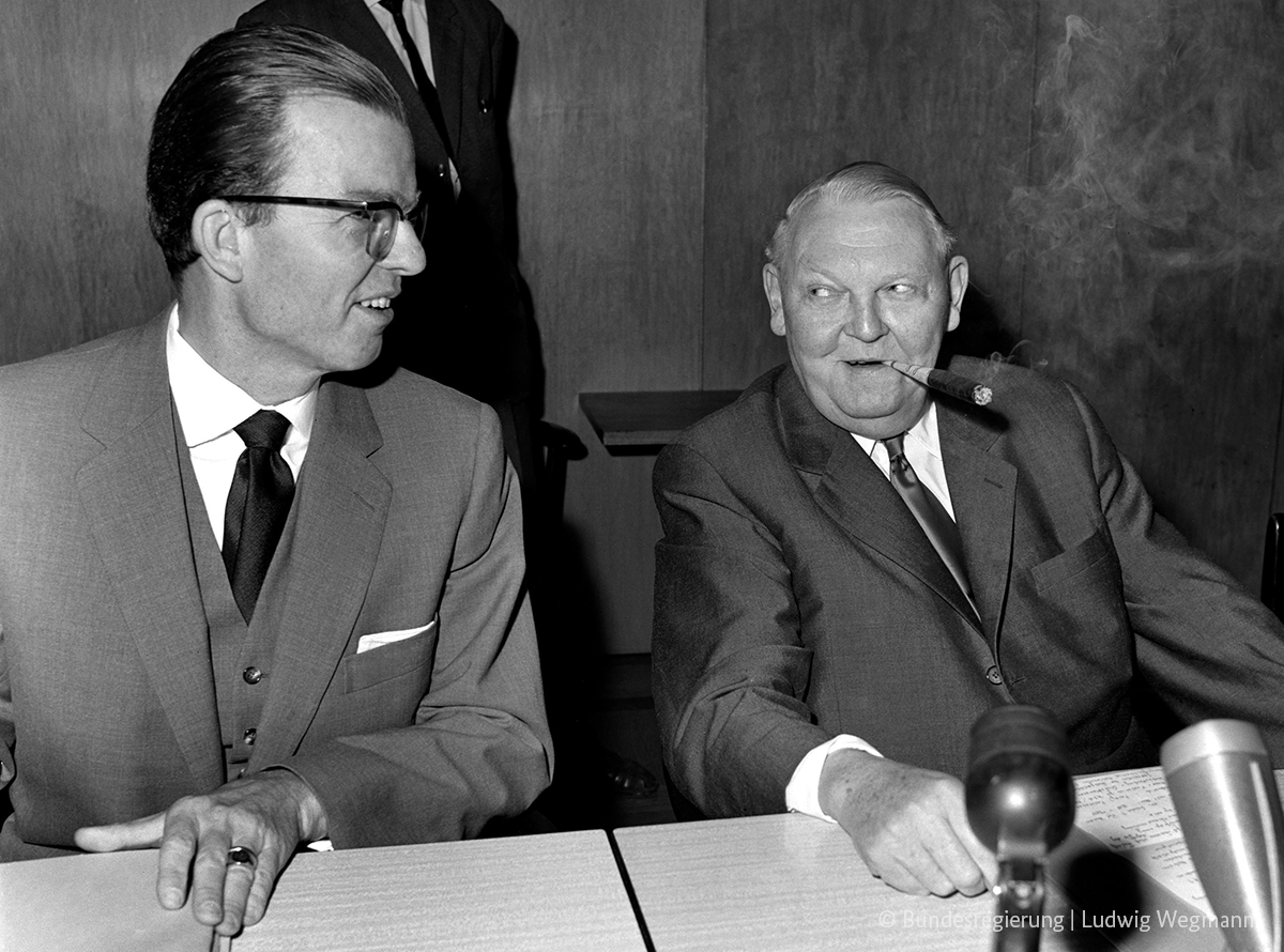 RegSprecherStS's tweet photo. Das Bundespresseamt trauert um Karl-Günther von Hase, der mit 103 Jahren verstorben ist. Er war von 1962 bis 1967 Regierungssprecher der Kanzler Adenauer, Erhard und Kiesinger. Wir verbeugen uns vor seinem langen und vielfältigen Einsatz für die Demokratie. https://t.co/jcJSmAXjiW