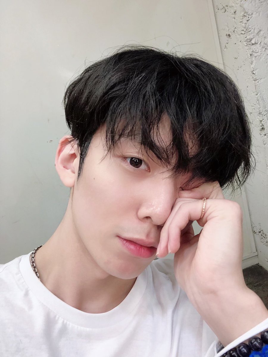 HWIY0ng511's tweet photo. 영규나생일너무너무축하해
#HAPPYHWIYOUNGDAY
넌나의첫번째아기니까
#휘영이_생일_판타지랑_즐길준비
언제나사랑많이받고행복해
@SF9official https://t.co/UjXzj251JG