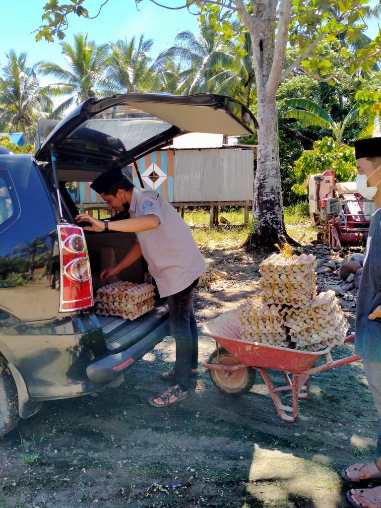 Sahabat sobis, #berkahramadhan alhamdulillah Sebanyak 20 rak telur bebek dari farm sampaga di pasarkan ke Mamuju. Mau Order telur segar atau telur asin bisa  wa.me/6285256098531