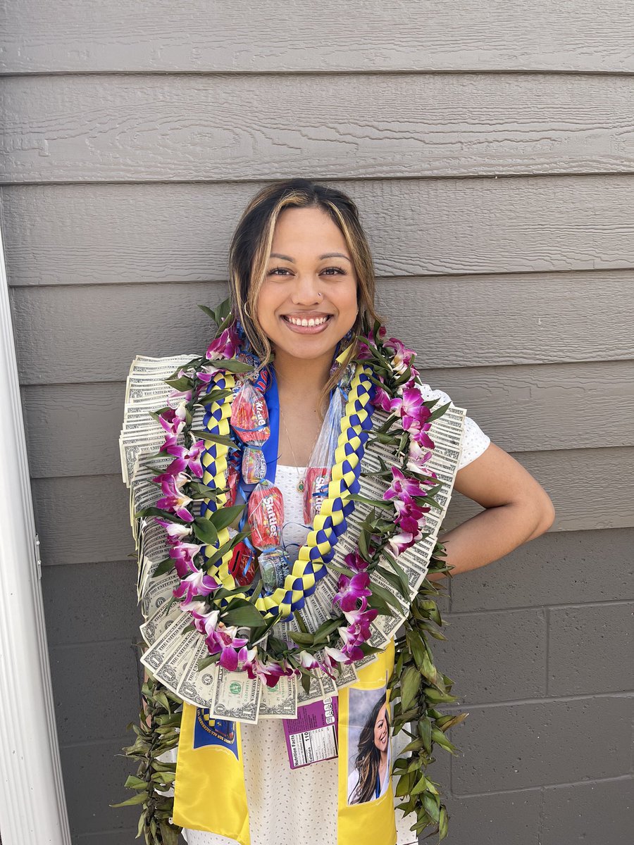 _leeahgoess's tweet photo. FOR DA CULTURE.....s/o to the best aunts for all this 🌺🇼🇸🇦🇸🎓 https://t.co/mLgTX7DGmb