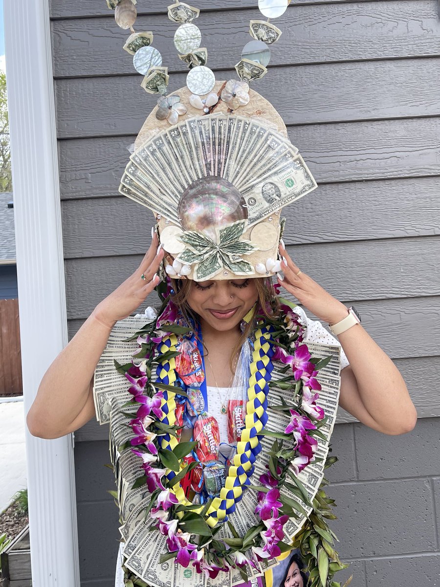 _leeahgoess's tweet photo. FOR DA CULTURE.....s/o to the best aunts for all this 🌺🇼🇸🇦🇸🎓 https://t.co/mLgTX7DGmb