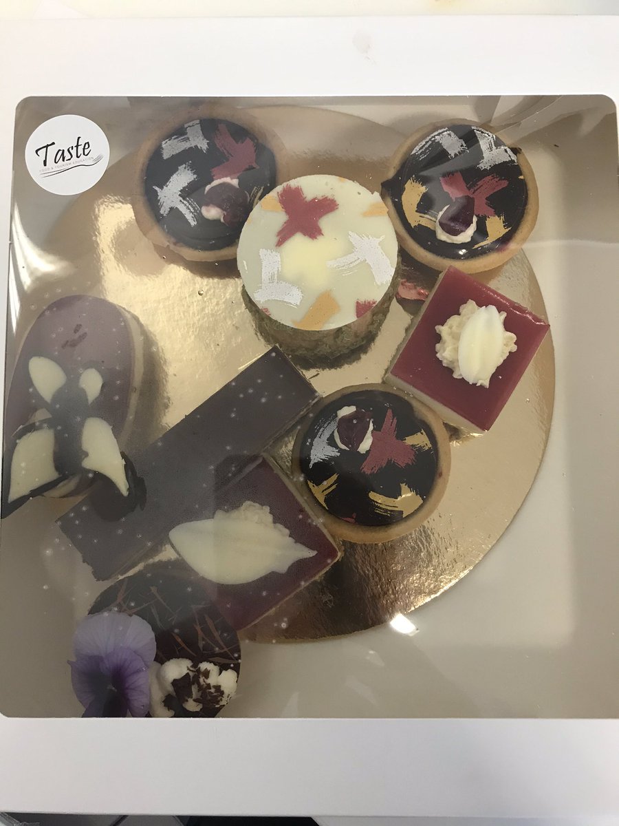 Shannon ABC is a co-located Technology Gateway between <a href="/MTU_ie/">Munster Technological University</a> and @LimerickIT, and this is one of the benefits of me being co-located too! €5 treat box in @LimerickIT from culinary arts students <a href="/Tweetingchefs/">TUS Midwest Culinary Arts</a> , very impressive!