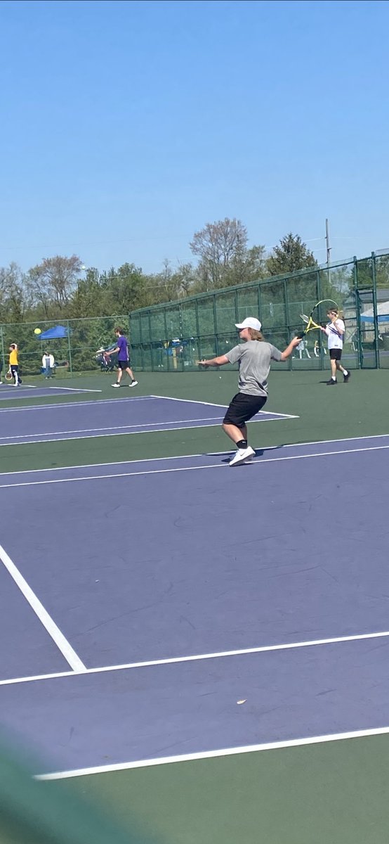 Julian Koogler wins his opening match at sectionals and advances on! @XeniaBoysTennis